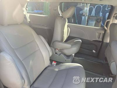 2020 Toyota Sienna L 7-Passenger 119.3" WB - zdjęcie 17 z 27 - miniatura