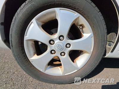 2010 Kia Forte EX Sedan - zdjęcie 32 z 40 - miniatura