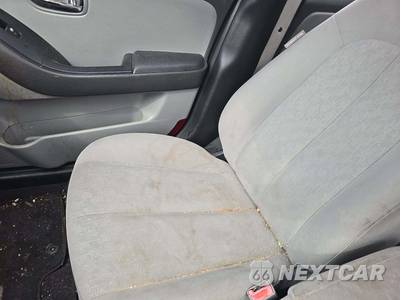 2010 Hyundai Elantra GLS Sedan - zdjęcie 18 z 48 - miniatura