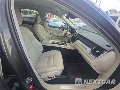 2018 Volvo XC60 T6 Momentum - zdjęcie 18 z 21 - miniatura
