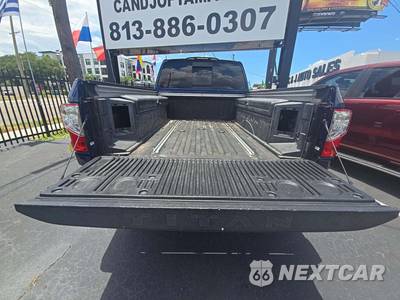2017 Nissan TITAN XD Platinum Reserve Crew Cab Medium Bed - zdjęcie 14 z 32 - miniatura