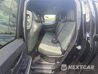 2026 Toyota Tacoma i-FORCE MAX Trailhunter Crew Cab Long Bed - zdjęcie 13 z 20 - miniatura