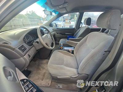2005 Toyota Sienna Cargo Van CE 119.3" WB - zdjęcie 6 z 30 - miniatura
