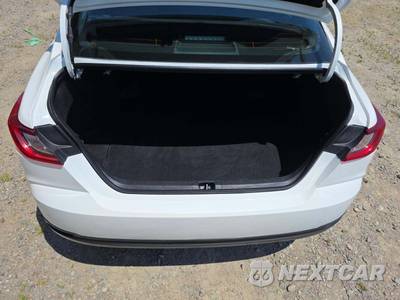 2025 Toyota Camry LE - zdjęcie 11 z 19 - miniatura