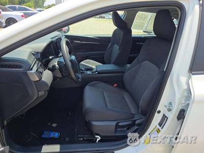 2025 Toyota Camry LE - zdjęcie 3 z 18 - miniatura
