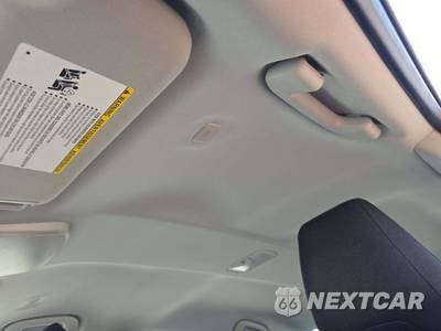 2025 Toyota Camry LE - zdjęcie 8 z 18 - miniatura