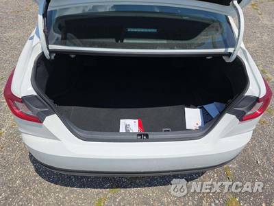 2025 Toyota Camry LE - zdjęcie 11 z 18 - miniatura