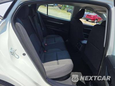 2025 Toyota Camry LE - zdjęcie 13 z 18 - miniatura