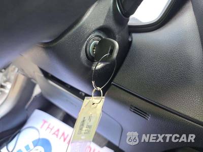 2025 Toyota Corolla LE Sedan - zdjęcie 8 z 23 - miniatura