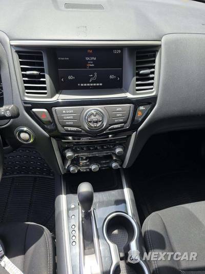 2020 Nissan Pathfinder SV - zdjęcie 7 z 17 - miniatura