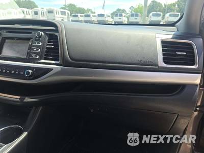 2019 Toyota Highlander LE - zdjęcie 17 z 21 - miniatura