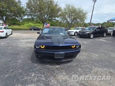2017 Dodge Challenger SXT - zdjęcie 2 z 40 - miniatura