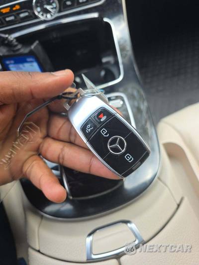 2017 Mercedes-Benz E 300 Sport 4MATIC Sedan - zdjęcie 8 z 20 - miniatura