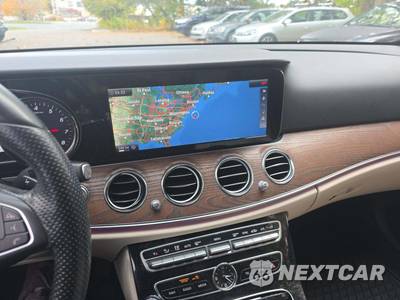 2017 Mercedes-Benz E 300 Sport 4MATIC Sedan - zdjęcie 10 z 20 - miniatura