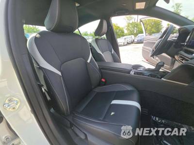 2025 Toyota Camry SE - zdjęcie 18 z 21 - miniatura
