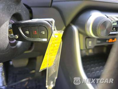 2025 Toyota RAV4 LE - zdjęcie 8 z 22 - miniatura