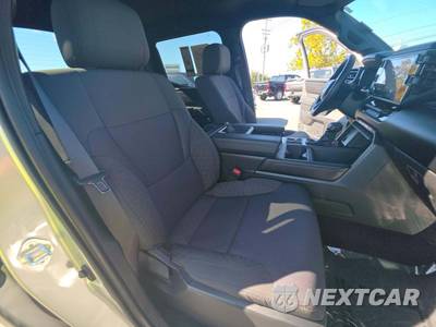 2025 Toyota Tundra SR Crew Cab Short Bed - zdjęcie 18 z 20 - miniatura