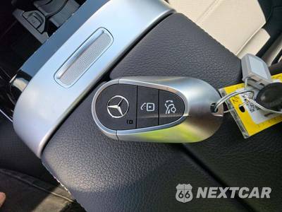2026 Mercedes-Benz C 300 4MATIC - zdjęcie 8 z 21 - miniatura