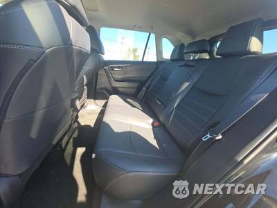 2025 Toyota RAV4 XLE Premium - zdjęcie 13 z 20 - miniatura