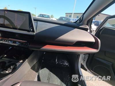 2026 Toyota Prius Plug-In Hybrid XSE Premium - zdjęcie 19 z 21 - miniatura