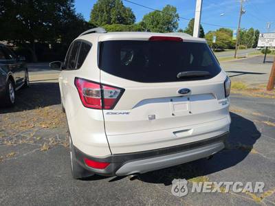 2017 Ford Escape Titanium - zdjęcie 2 z 21 - miniatura