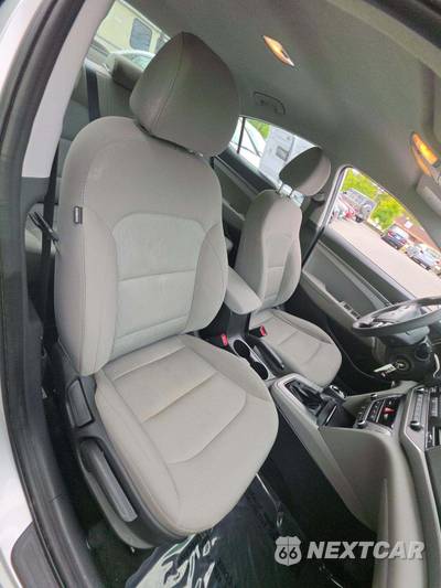 2017 Hyundai Elantra SE Sedan - zdjęcie 18 z 23 - miniatura