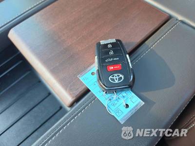 2023 Toyota Tundra 1794 Edition Crew Cab Short Bed - zdjęcie 8 z 22 - miniatura