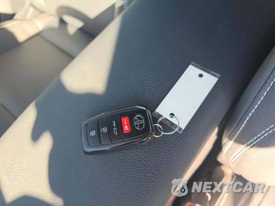 2025 Toyota Camry SE - zdjęcie 8 z 22 - miniatura