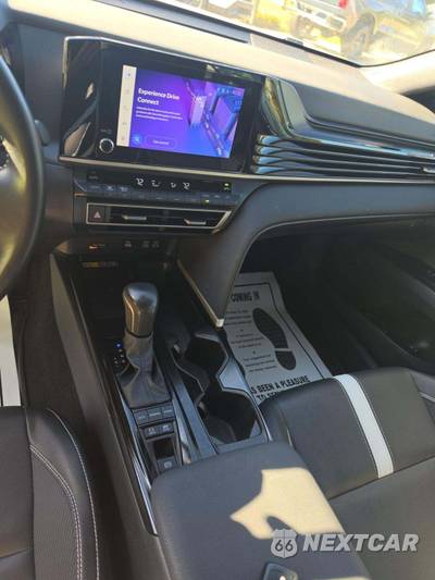 2025 Toyota Camry SE - zdjęcie 10 z 22 - miniatura