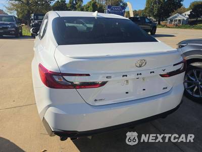 2025 Toyota Camry SE - zdjęcie 2 z 22 - miniatura