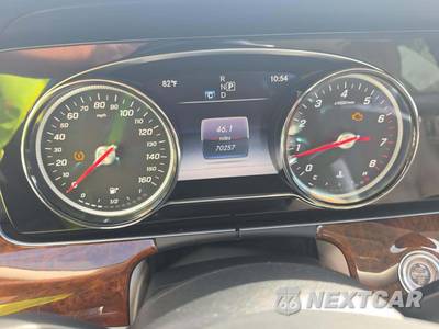 2017 Mercedes-Benz E 300 Sport 4MATIC Sedan - zdjęcie 9 z 25 - miniatura