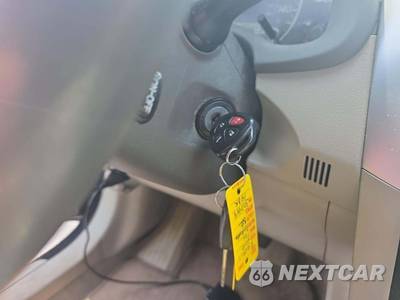 2010 Toyota Corolla LE - zdjęcie 8 z 27 - miniatura