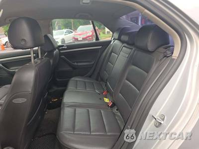 2005 Volkswagen New Jetta Sedan Value Edition - zdjęcie 13 z 21 - miniatura