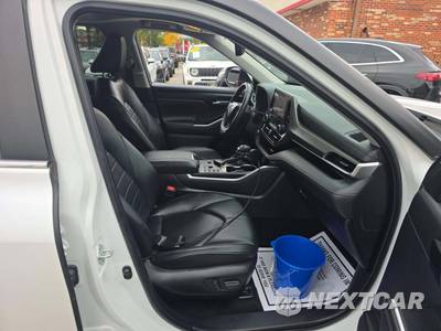 2024 Toyota Highlander Hybrid XLE - zdjęcie 19 z 27 - miniatura