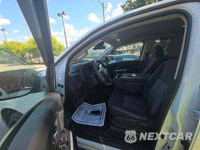 2022 Nissan TITAN SV Crew Cab Short Bed - zdjęcie 6 z 22 - miniatura
