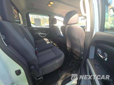 2022 Nissan TITAN SV Crew Cab Short Bed - zdjęcie 16 z 22 - miniatura