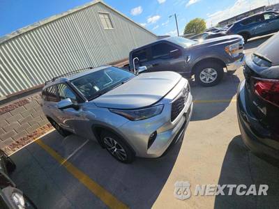 2023 Toyota Highlander XLE - zdjęcie 4 z 32 - miniatura