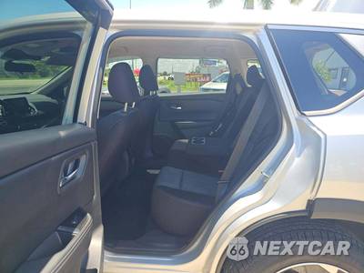2025 Nissan Rogue SV - zdjęcie 10 z 18 - miniatura