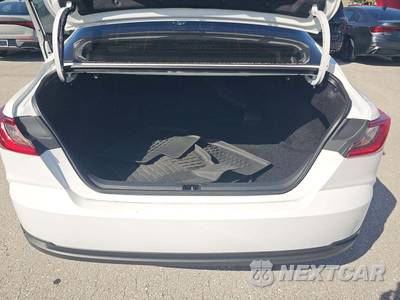 2026 Toyota Camry LE - zdjęcie 11 z 17 - miniatura