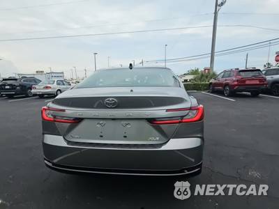 2025 Toyota Camry XLE - zdjęcie 4 z 26 - miniatura