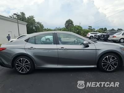 2025 Toyota Camry XLE - zdjęcie 5 z 26 - miniatura