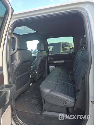 2026 Ford Super Duty F-450 Platinum Crew Cab Long Bed DRW - zdjęcie 13 z 20 - miniatura