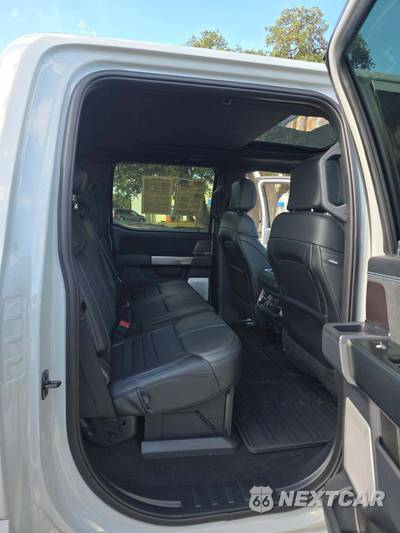 2026 Ford Super Duty F-450 Platinum Crew Cab Long Bed DRW - zdjęcie 16 z 20 - miniatura