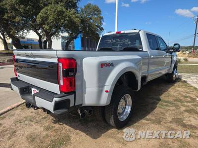 2026 Ford Super Duty F-450 Platinum Crew Cab Long Bed DRW - zdjęcie 3 z 20 - miniatura