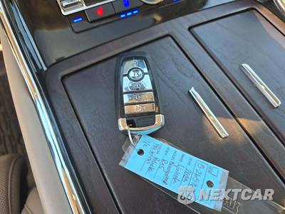 2023 Lincoln Navigator Reserve - zdjęcie 8 z 22 - miniatura