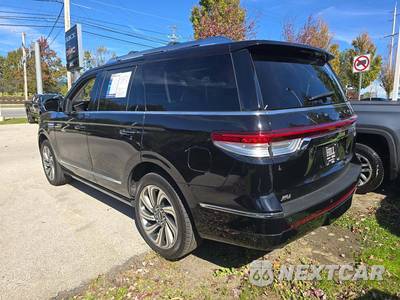 2023 Lincoln Navigator Reserve - zdjęcie 2 z 22 - miniatura