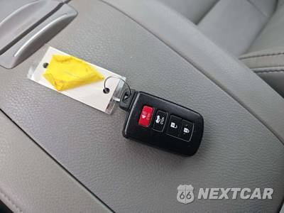 2015 Toyota Highlander XLE - zdjęcie 8 z 25 - miniatura