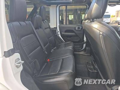 2021 Jeep Wrangler Unlimited Sahara Altitude Edition - zdjęcie 13 z 18 - miniatura