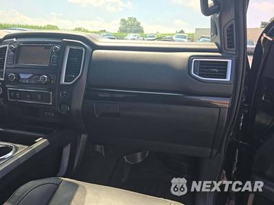 2019 Nissan TITAN SL Crew Cab Short Bed - zdjęcie 16 z 26 - miniatura