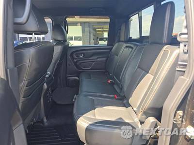 2019 Nissan TITAN SL Crew Cab Short Bed - zdjęcie 10 z 26 - miniatura